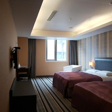 Metropolis Hotel Taoyuan Dış mekan fotoğraf